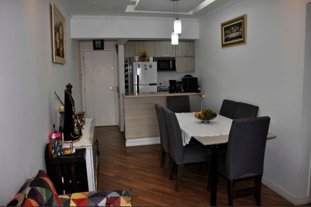 Apartamento à venda com 74m², 3 quartos e 2 vagas Apartamento à venda com 74m², 3 quartos e 2 vagasDetalhe - Sala de Jantar