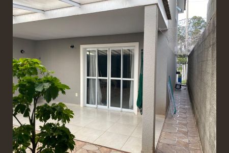 Casa de condomínio à venda com 117m², 3 quartos e 2 vagasÁrea externa