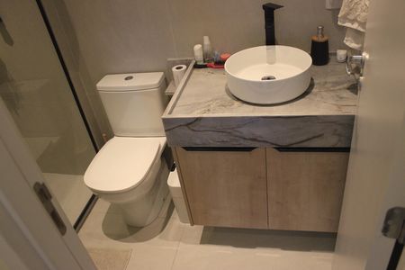 Apartamento à venda com 79m², 2 quartos e 1 vagaBanheiro social 