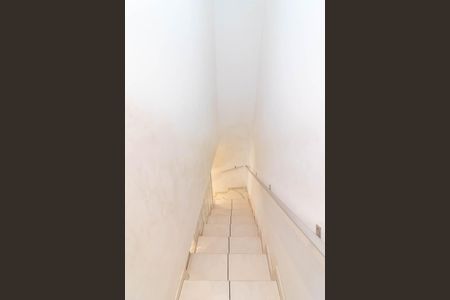 Casa à venda com 85m², 3 quartos e 1 vagaEscada
