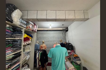 Casa à venda com 182m², 4 quartos e 2 vagas Casa à venda com 182m², 4 quartos e 2 vagasLoja
