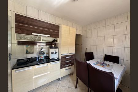 Casa à venda com 182m², 4 quartos e 2 vagas Casa à venda com 182m², 4 quartos e 2 vagasCozinha - Casa 2