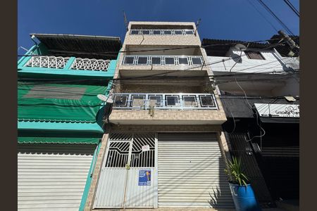 Casa à venda com 182m², 4 quartos e 2 vagas Casa à venda com 182m², 4 quartos e 2 vagasFachada com PLACA