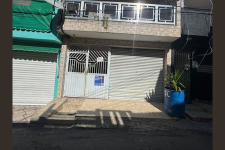 Casa à venda com 182m², 4 quartos e 2 vagas Casa à venda com 182m², 4 quartos e 2 vagasFachada com PLACA