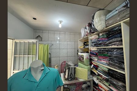 Casa à venda com 182m², 4 quartos e 2 vagas Casa à venda com 182m², 4 quartos e 2 vagasLoja