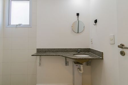 Apartamento à venda com 53m², 2 quartos e 1 vagaSuite - Banheiro