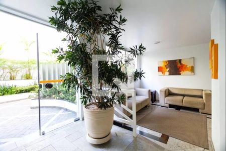Apartamento à venda com 76m², 2 quartos e 1 vaga Apartamento à venda com 76m², 2 quartos e 1 vagaHall social