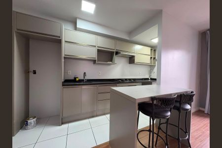 Apartamento à venda com 61m², 1 quarto e 2 vagas Apartamento à venda com 61m², 1 quarto e 2 vagasCozinha - Armários