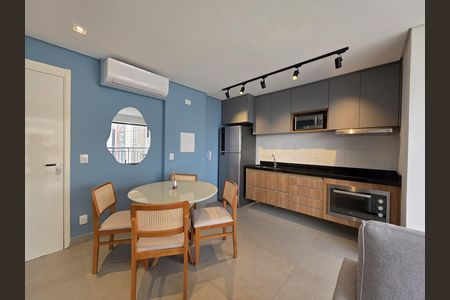 Sala de apartamento para alugar com 1 quarto, 40m² em Empresarial 18 do Forte, Barueri