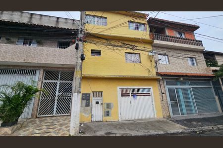 Casa à venda com 130m², 2 quartos e 2 vagas Casa à venda com 130m², 2 quartos e 2 vagasFachada
