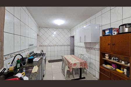 Casa à venda com 130m², 2 quartos e 2 vagas Casa à venda com 130m², 2 quartos e 2 vagasCozinha