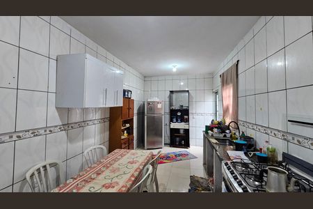Casa à venda com 130m², 2 quartos e 2 vagas Casa à venda com 130m², 2 quartos e 2 vagasCozinha