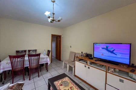 Sala de casa à venda com 4 quartos, 128m² em Vila Santo Estefano, São Paulo