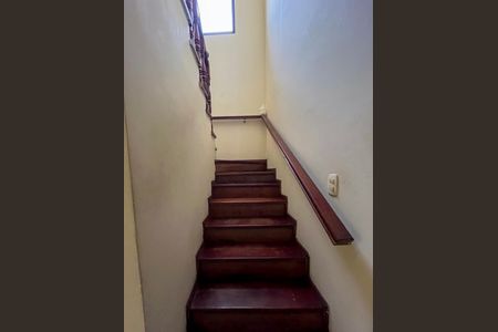 Escada de casa à venda com 4 quartos, 128m² em Vila Santo Estefano, São Paulo