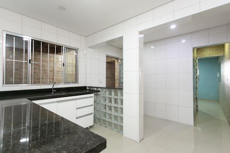 Casa para alugar com 70m², 2 quartos e sem vagaCozinha 
