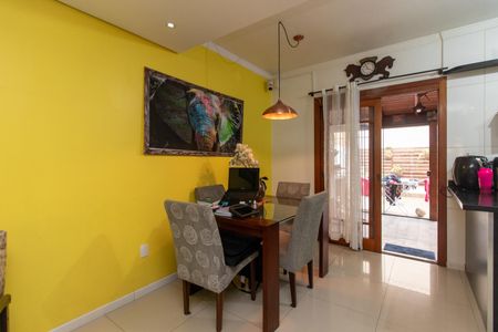 Casa de condomínio à venda com 125m², 3 quartos e 2 vagasSala