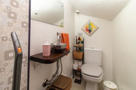 Casa de condomínio à venda com 125m², 3 quartos e 2 vagasLavabo