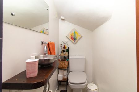 Casa de condomínio à venda com 125m², 3 quartos e 2 vagasLavabo