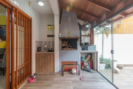 Casa de condomínio à venda com 125m², 3 quartos e 2 vagasQuintal