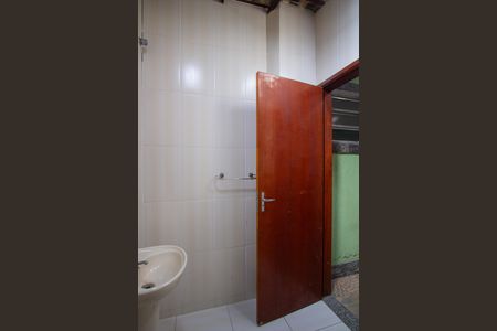 Casa para alugar com 191m², 4 quartos e 3 vagas Casa para alugar com 191m², 4 quartos e 3 vagasBanheiro externo