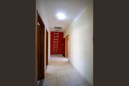 Casa para alugar com 191m², 4 quartos e 3 vagas Casa para alugar com 191m², 4 quartos e 3 vagasCorredor