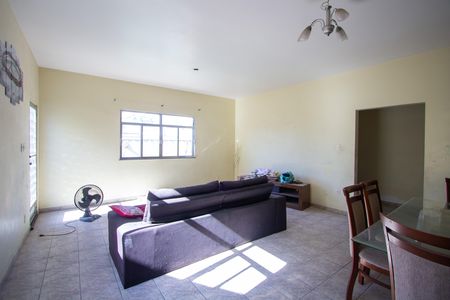 Casa para alugar com 191m², 4 quartos e 3 vagas Casa para alugar com 191m², 4 quartos e 3 vagasSala