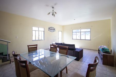 Sala de casa para alugar com 4 quartos, 191m² em Trindade, São Gonçalo