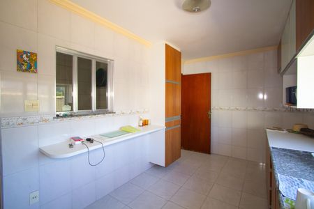 Casa para alugar com 191m², 4 quartos e 3 vagas Casa para alugar com 191m², 4 quartos e 3 vagasCozinha