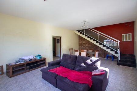 Sala de casa para alugar com 4 quartos, 191m² em Trindade, São Gonçalo