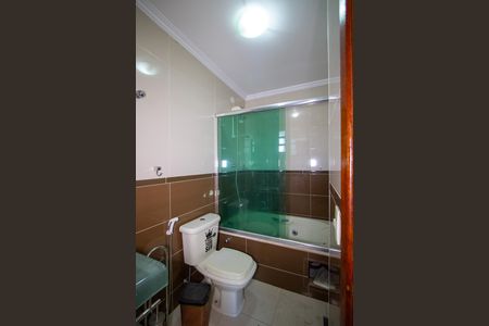 Casa para alugar com 191m², 4 quartos e 3 vagas Casa para alugar com 191m², 4 quartos e 3 vagasBanheiro da Suíte