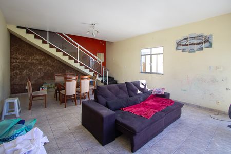 Sala de casa para alugar com 4 quartos, 191m² em Trindade, São Gonçalo