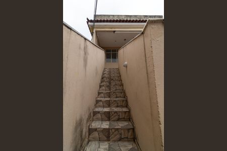 Casa para alugar com 76m², 2 quartos e sem vaga Casa para alugar com 76m², 2 quartos e sem vagaEscada