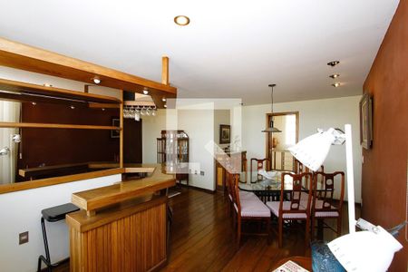 Apartamento para alugar com 140m², 4 quartos e 2 vagas