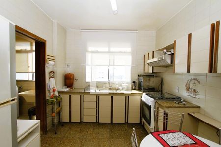 Apartamento para alugar com 140m², 4 quartos e 2 vagas