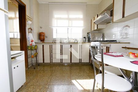 Apartamento para alugar com 140m², 4 quartos e 2 vagas