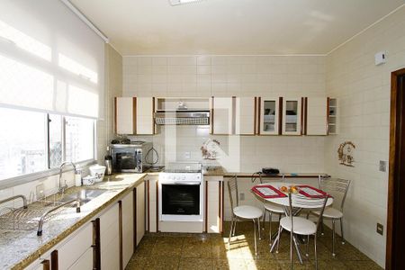 Apartamento para alugar com 140m², 4 quartos e 2 vagas