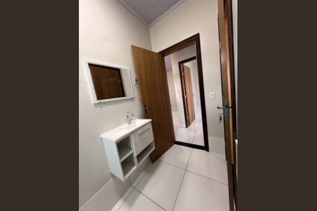 Casa para alugar com 60m², 2 quartos e 1 vaga Casa para alugar com 60m², 2 quartos e 1 vagaBanheiro