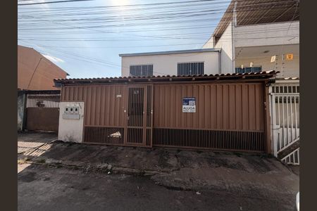 Casa para alugar com 60m², 2 quartos e 1 vaga Casa para alugar com 60m², 2 quartos e 1 vagaFachada