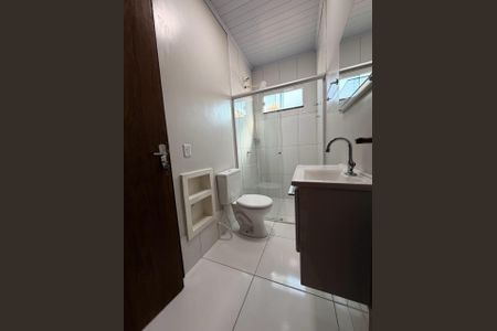 Casa para alugar com 60m², 2 quartos e 1 vaga Casa para alugar com 60m², 2 quartos e 1 vagaBanheiro