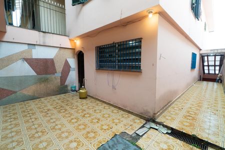 Casa à venda com 420m², 3 quartos e 4 vagasQuintal