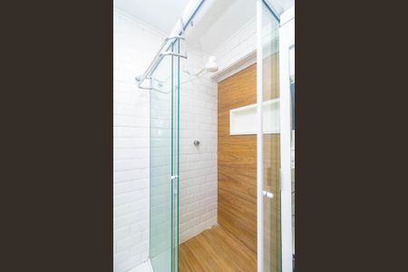 Banheiro 1 de apartamento para alugar com 3 quartos, 68m² em Azenha, Porto Alegre