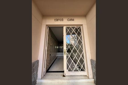 Apartamento à venda com 177m², 4 quartos e 1 vaga Apartamento à venda com 177m², 4 quartos e 1 vagaHall