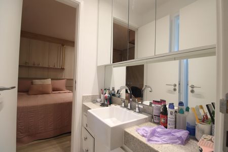 Apartamento à venda com 160m², 4 quartos e 2 vagasBanheiro canadense da suíte 1 e suíte 2