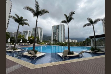 Apartamento à venda com 160m², 4 quartos e 2 vagas Apartamento à venda com 160m², 4 quartos e 2 vagasÁrea comum - Piscina