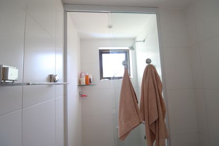 Apartamento à venda com 160m², 4 quartos e 2 vagasBanheiro canadense da suíte 1 e suíte 2
