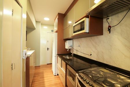 Apartamento à venda com 93m², 3 quartos e 2 vagas Apartamento à venda com 93m², 3 quartos e 2 vagasCozinha e Área de Serviço