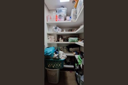 Apartamento à venda com 177m², 3 quartos e 3 vagas Apartamento à venda com 177m², 3 quartos e 3 vagasDespensa