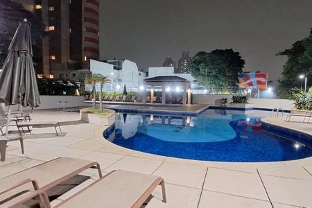 Apartamento à venda com 177m², 3 quartos e 3 vagas Apartamento à venda com 177m², 3 quartos e 3 vagasÁrea comum - Piscina