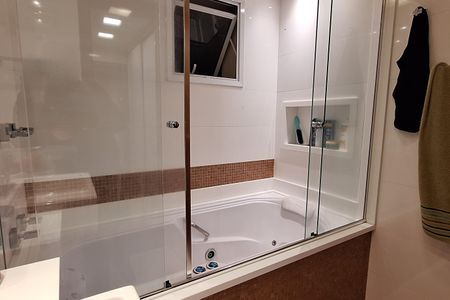 Apartamento à venda com 177m², 3 quartos e 3 vagas Apartamento à venda com 177m², 3 quartos e 3 vagasBanheiro da Suíte 1
