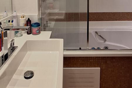 Apartamento à venda com 177m², 3 quartos e 3 vagas Apartamento à venda com 177m², 3 quartos e 3 vagasBanheiro da Suíte 1